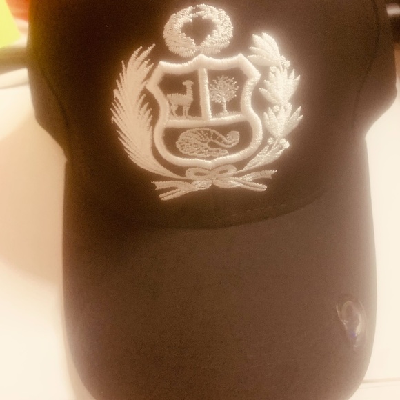 Peruvian Hats‎ - Picture 1 of 3